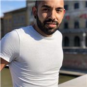 Laureato in scienze politiche del servizio sociale per aiuto compiti